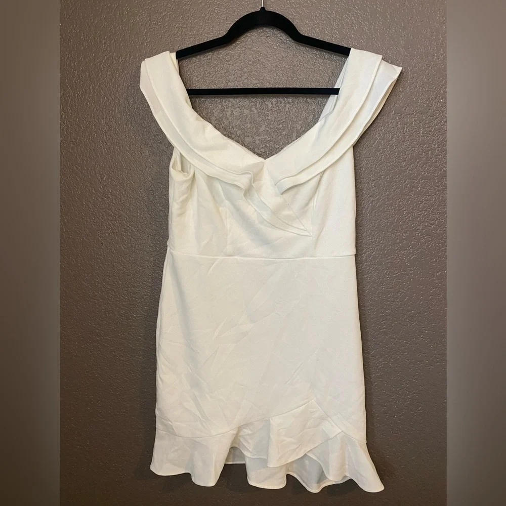CITY STUDIO White Sleeveless V Neck Short Party Sheath Dress - Picture 2 of 4